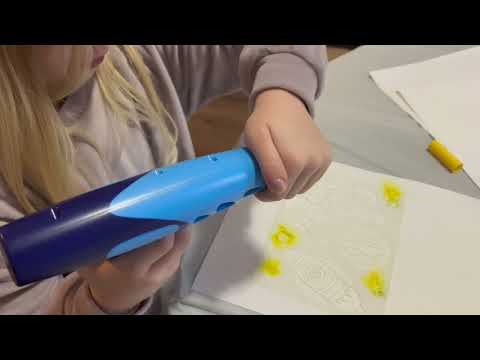 Crayola Marker Airbrush Spray Art Kit with 8 Washable Markers